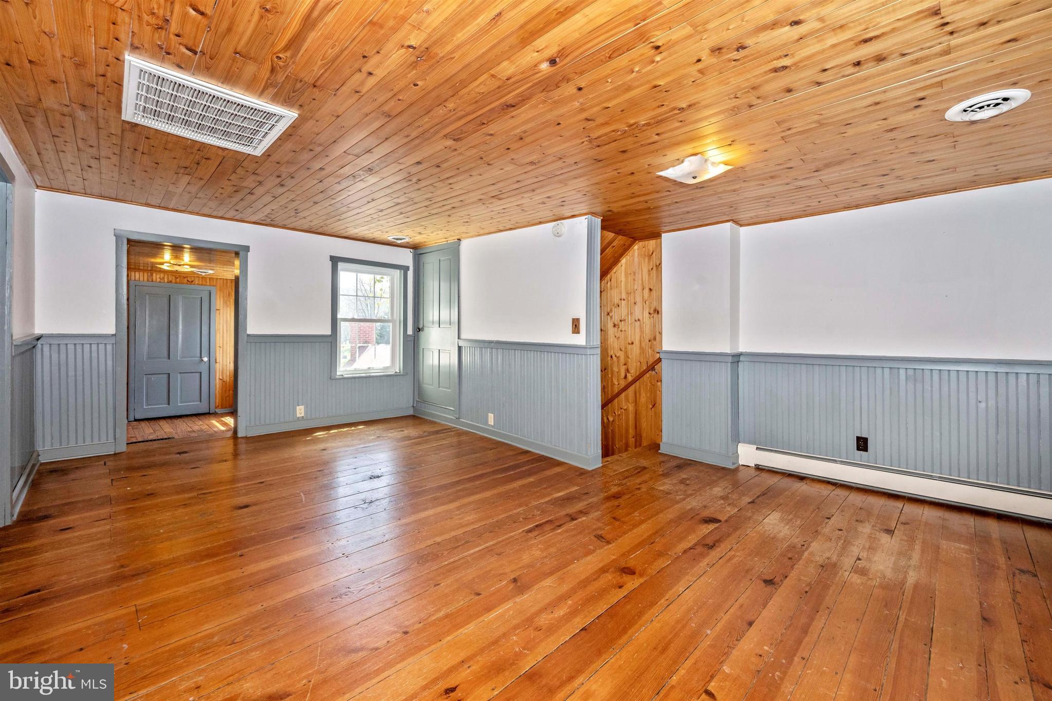4307 Main Street Rohrersville, MD 21779 - Photo 31 of 55 2nd Floor Landing (Could be Office)