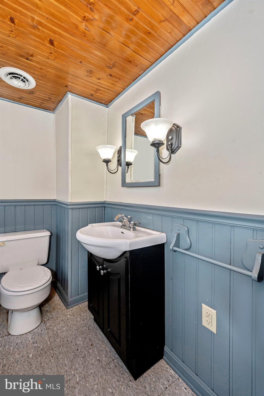 4307 Main Street Rohrersville, MD 21779 - Photo 40 of 55 2nd Floor Bath