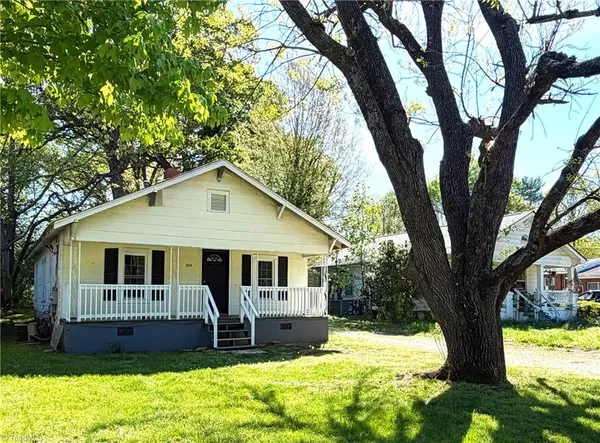 $1,350 | 3414 Summit Avenue, Greensboro, NC 27405