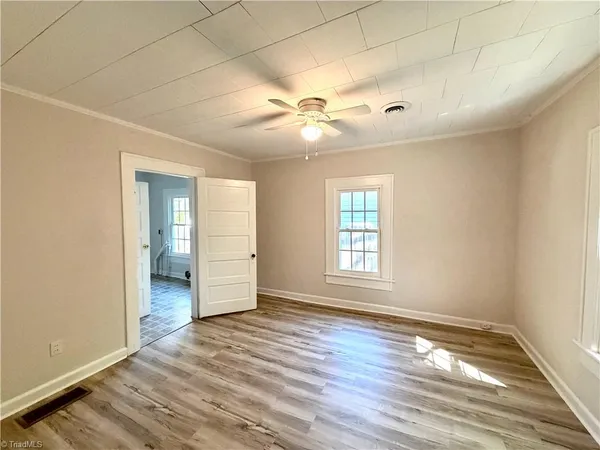 $1,350 | 3414 Summit Avenue, Greensboro, NC 27405