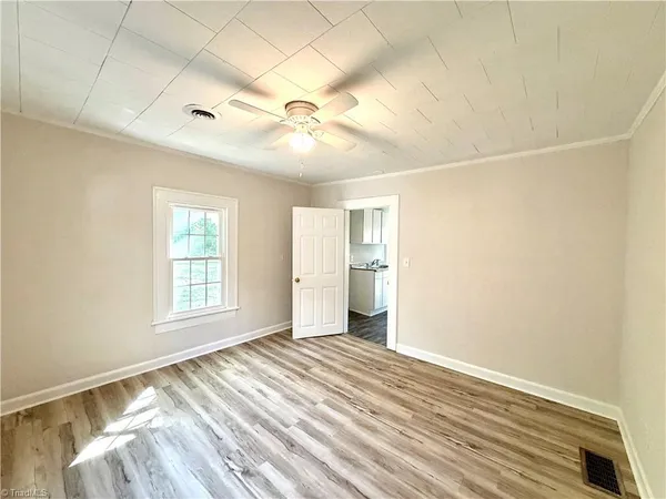 $1,350 | 3414 Summit Avenue, Greensboro, NC 27405