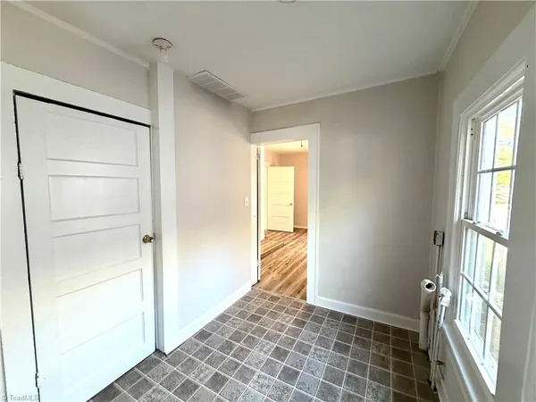 $1,350 | 3414 Summit Avenue, Greensboro, NC 27405