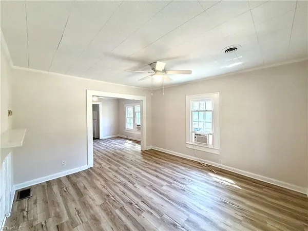 $1,350 | 3414 Summit Avenue, Greensboro, NC 27405