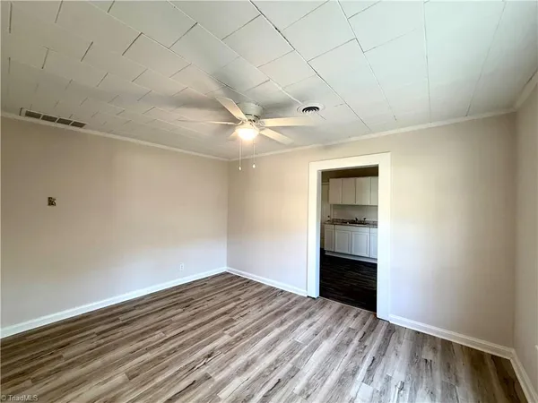 $1,350 | 3414 Summit Avenue, Greensboro, NC 27405
