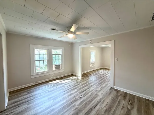 $1,350 | 3414 Summit Avenue, Greensboro, NC 27405