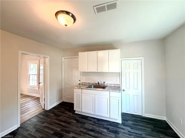 $1,350 | 3414 Summit Avenue, Greensboro, NC 27405