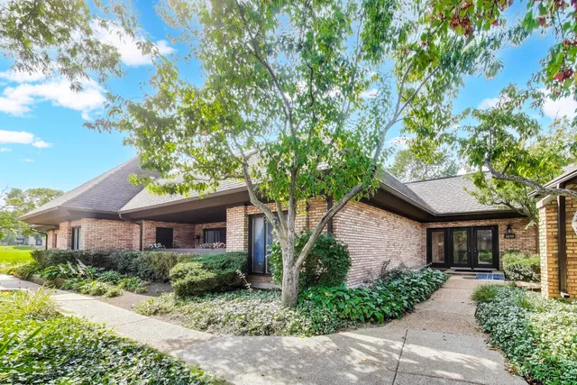 $450,000 | 3955 Mission Hills Road, Unit D, Northbrook, IL 60062