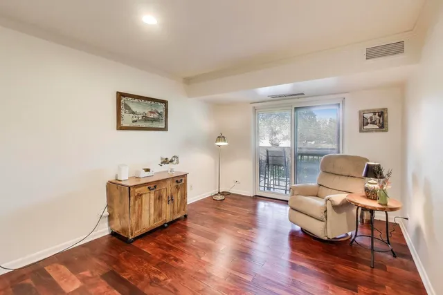 $450,000 | 3955 Mission Hills Road, Unit D, Northbrook, IL 60062