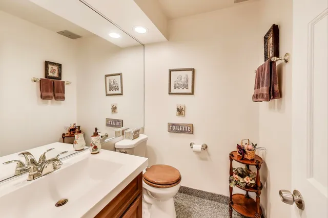 $450,000 | 3955 Mission Hills Road, Unit D, Northbrook, IL 60062