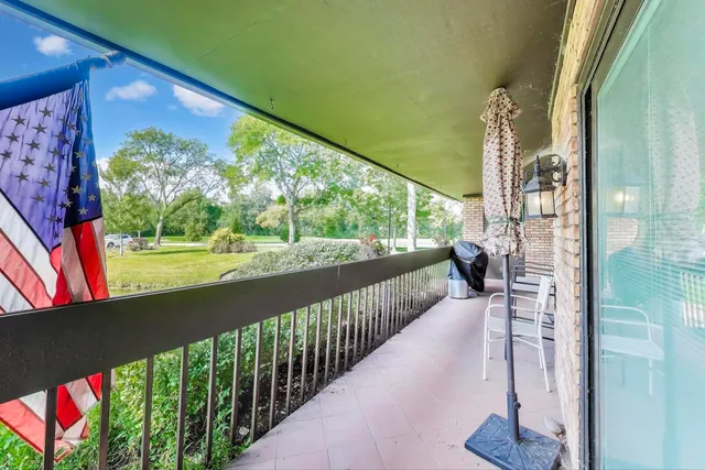 $450,000 | 3955 Mission Hills Road, Unit D, Northbrook, IL 60062