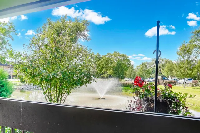 $450,000 | 3955 Mission Hills Road, Unit D, Northbrook, IL 60062