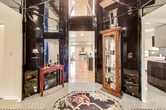 $450,000 | 3955 Mission Hills Road, Unit D, Northbrook, IL 60062