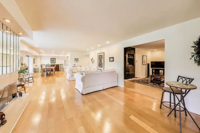 $450,000 | 3955 Mission Hills Road, Unit D, Northbrook, IL 60062