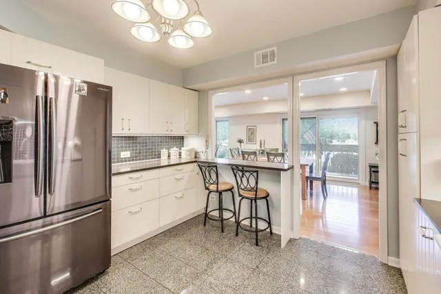 $450,000 | 3955 Mission Hills Road, Unit D, Northbrook, IL 60062