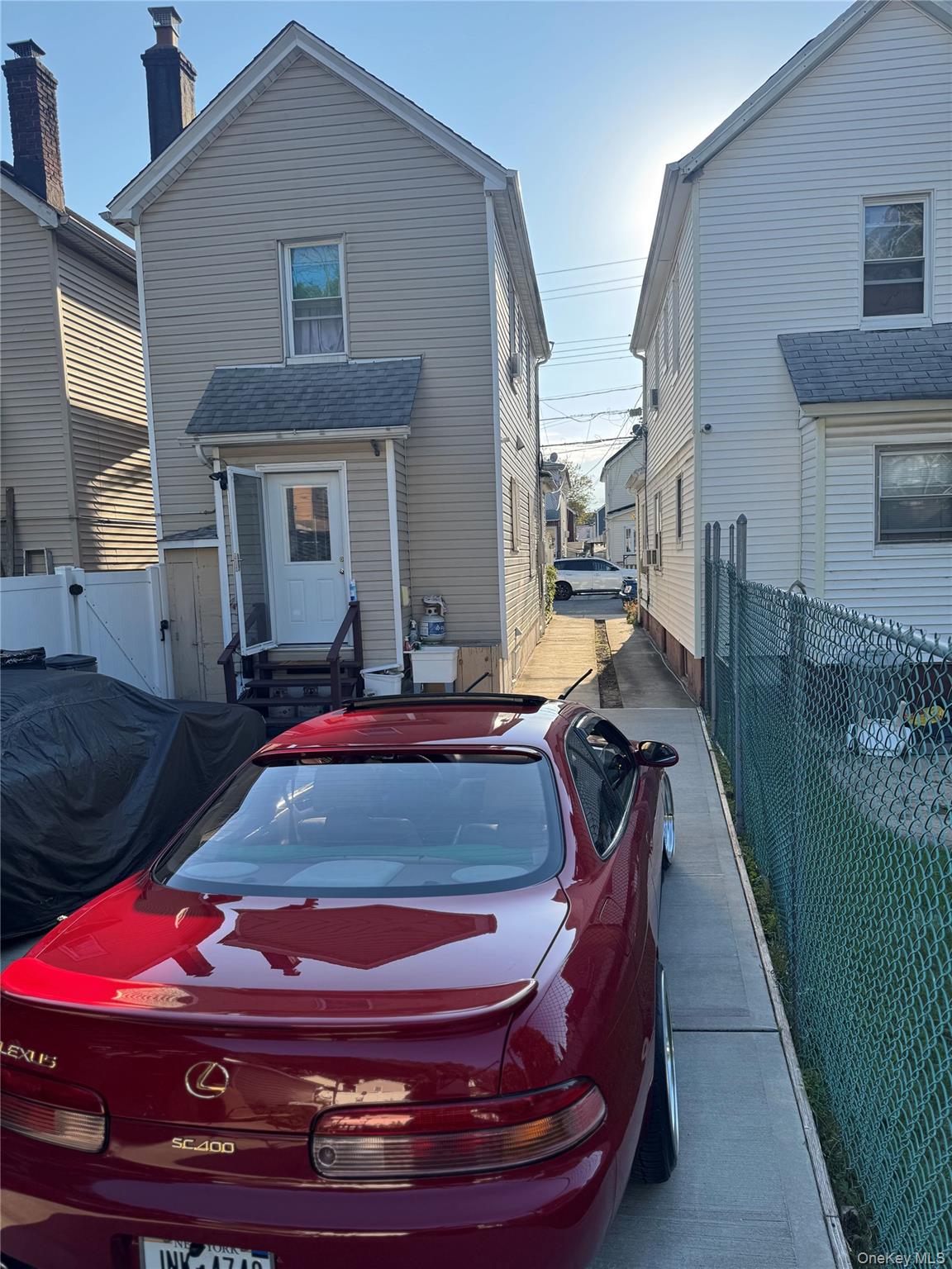114-29 147th Street Queens, NY 11436 - Photo 3 of 12 a room with musical instruments