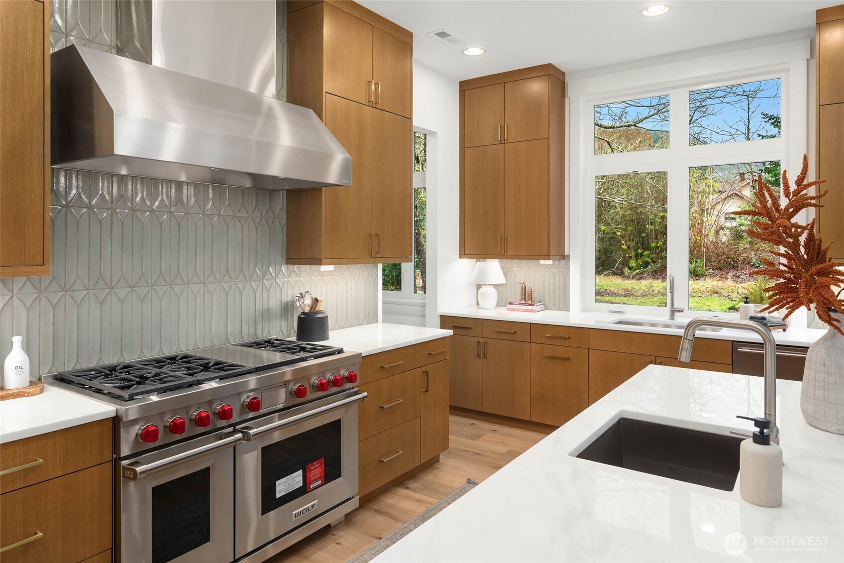 21021 Southeast 80th Street Issaquah, WA 98027 - Photo 19 of 38 a kitchen with a stove a sink and a refrigerator