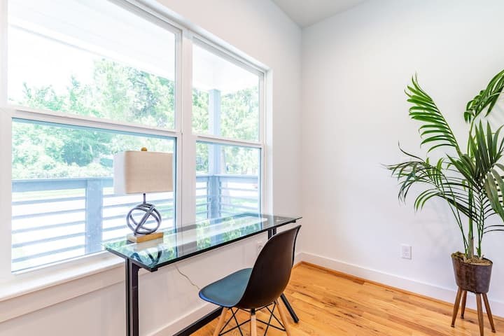 1753 Pasadena Street Houston, TX 77023 - Photo 6 of 26 As you enter the home, you’ll find an office nook—perfect for working from home.