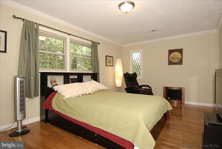 1860 Brothers Road Vienna, VA 22182 - Photo 12 of 21 Master Bedroom