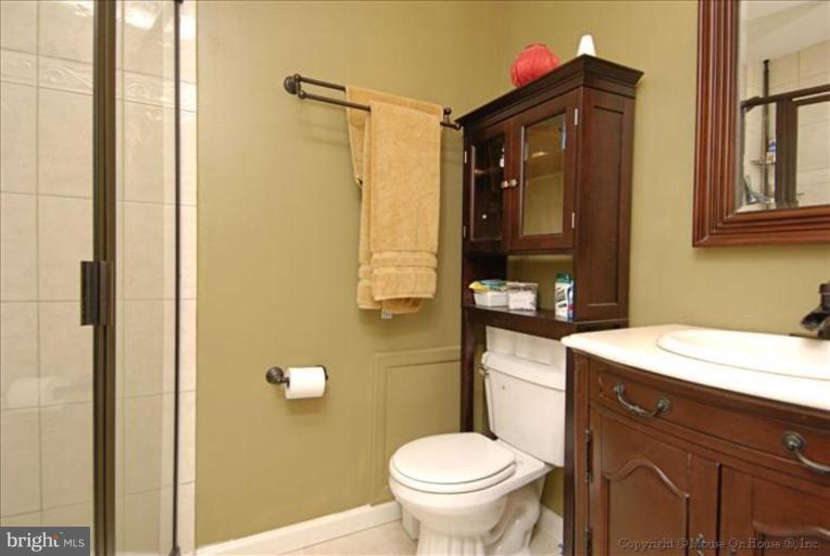 1860 Brothers Road Vienna, VA 22182 - Photo 13 of 21 Master Bath
