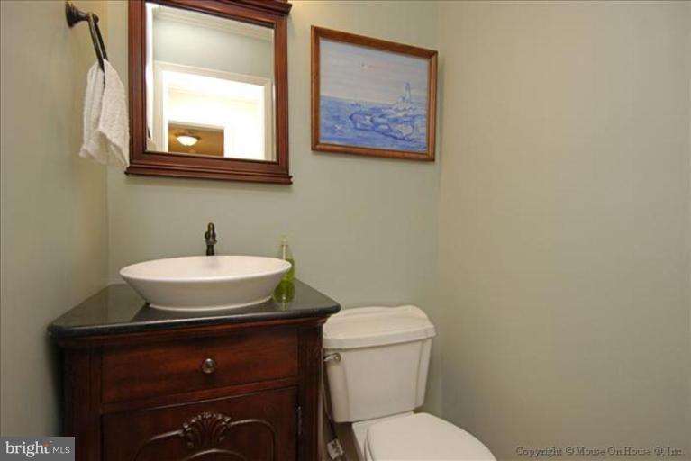 1860 Brothers Road Vienna, VA 22182 - Photo 14 of 21 Bath #4