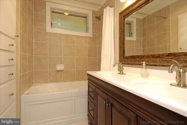 1860 Brothers Road Vienna, VA 22182 - Photo 15 of 21 Bath #2