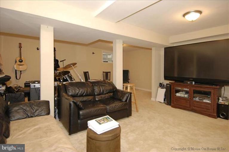1860 Brothers Road Vienna, VA 22182 - Photo 16 of 21 Recreation Room