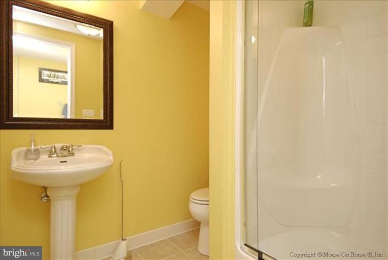 1860 Brothers Road Vienna, VA 22182 - Photo 18 of 21 Bath #3