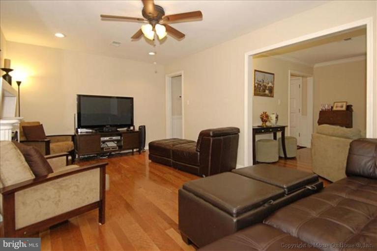 1860 Brothers Road Vienna, VA 22182 - Photo 8 of 21 Family Room