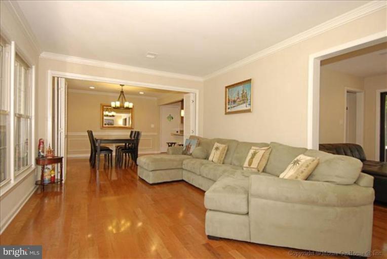 1860 Brothers Road Vienna, VA 22182 - Photo 9 of 21 Living Room