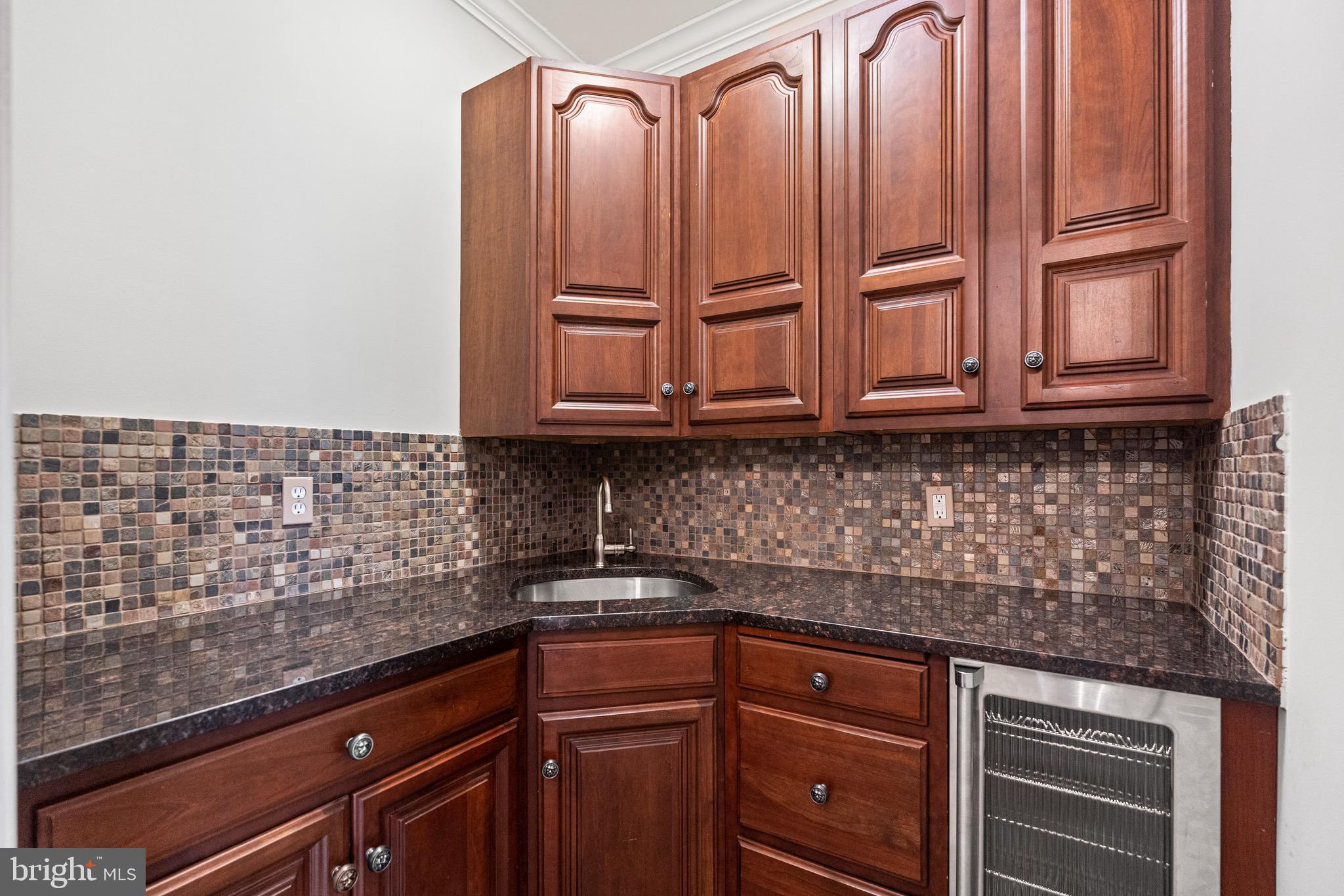 1500 Collingwood Road Alexandria, VA 22308 - Photo 33 of 57 Kitchenette in primary suite
