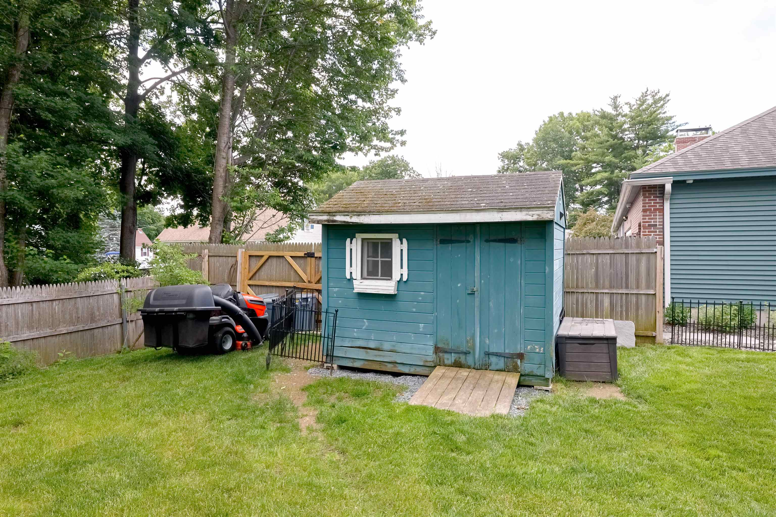 129 Sherburne Street Manchester, NH 03104 - Photo 34 of 44