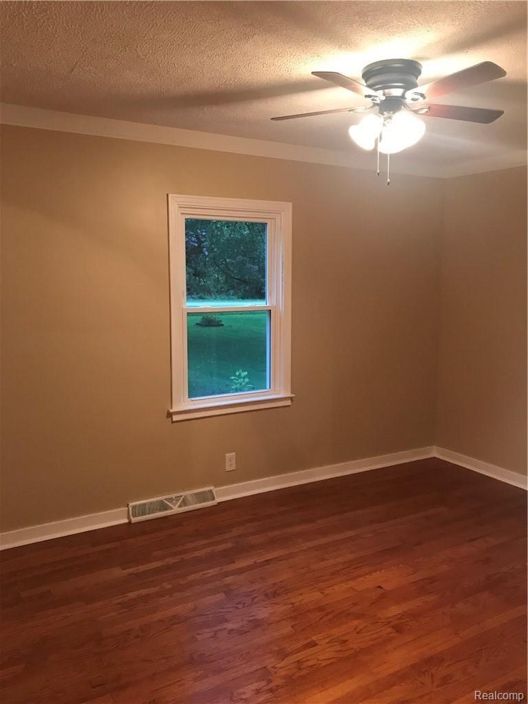 10472 Fenton Road Fenton, MI 48430 - Photo 10 of 14 Bedroom 2.jpg