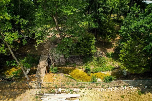 a view of a yard