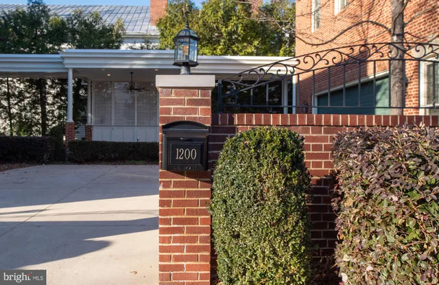 $6,000 | 1200 Prince Edward Street, Fredericksburg, VA 22401