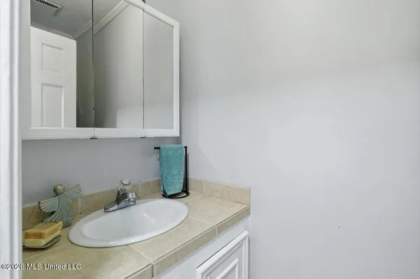 $325,000 | 709 Country Pl Drive, Pearl, MS 39208