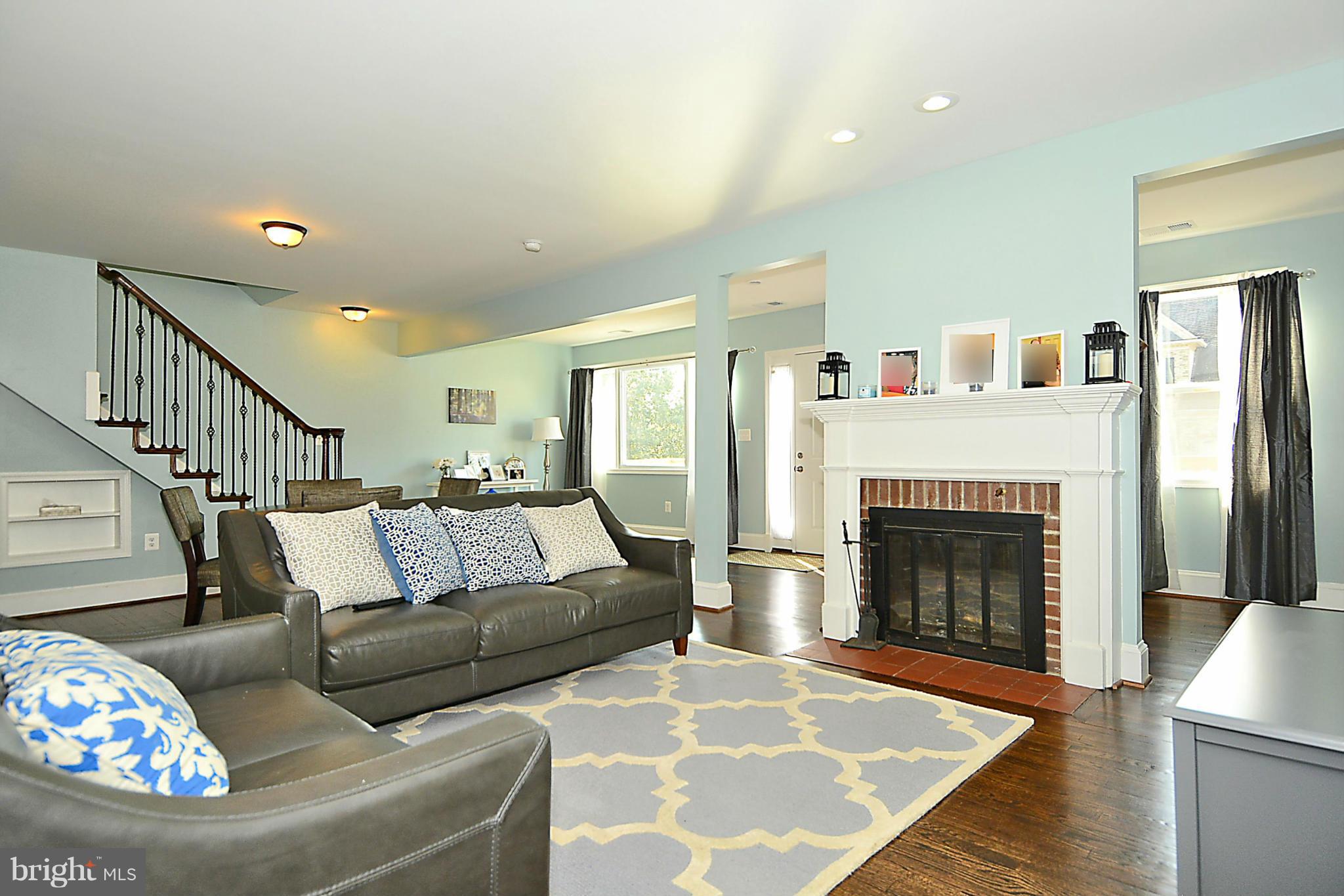 12731 Occoquan Road Woodbridge, VA 22192 - Photo 7 of 30 Living Room
