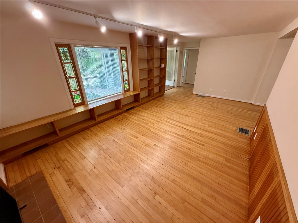 325 Highland Road Ithaca Town, NY 14850 - Photo 9 of 27 Living Room