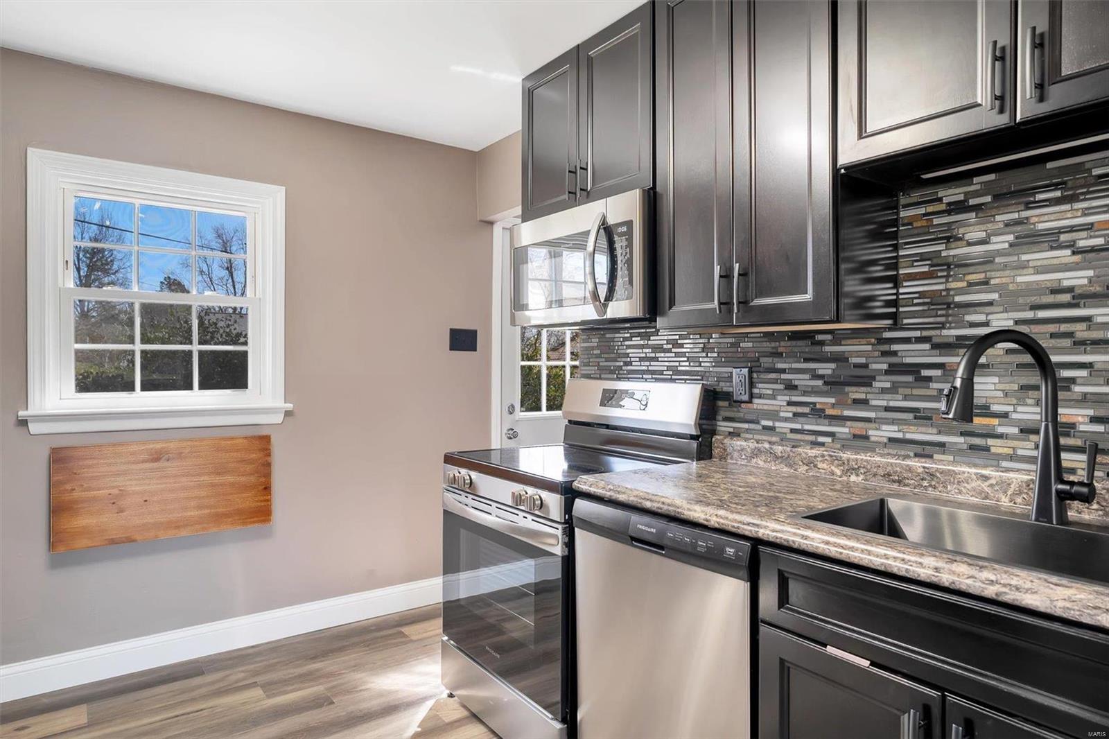 464 Chamberlin Drive Ballwin, MO 63021 - Photo 8 of 27