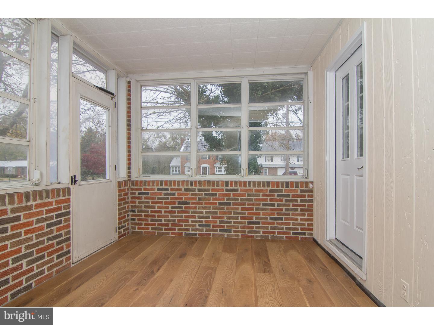 331 Broad Street Carneys Point, NJ 08069 - Photo 4 of 15 Sun Room