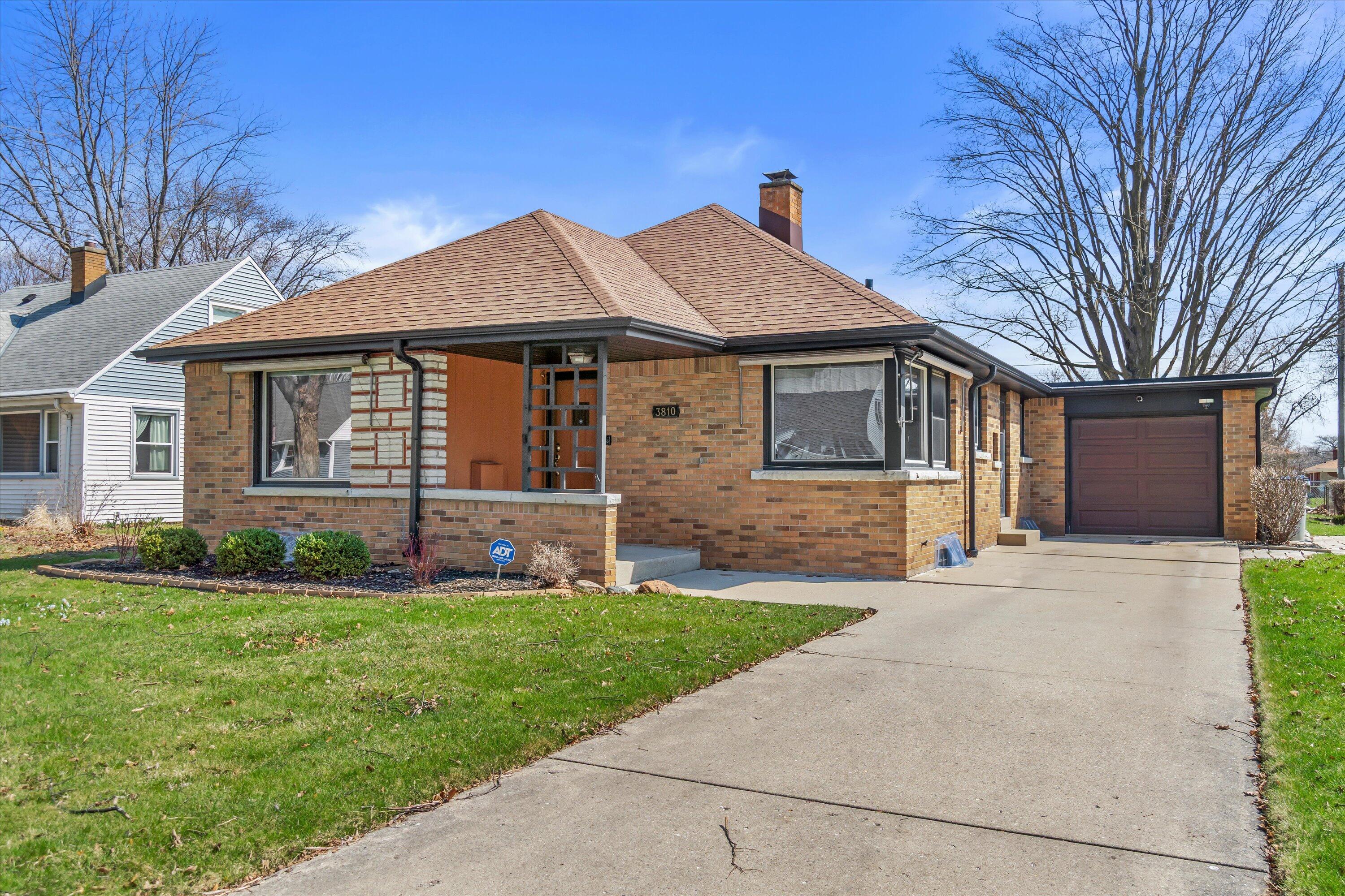 3810 North 86th Street Milwaukee, WI 53222 - Photo 2 of 22 24-DSC06887