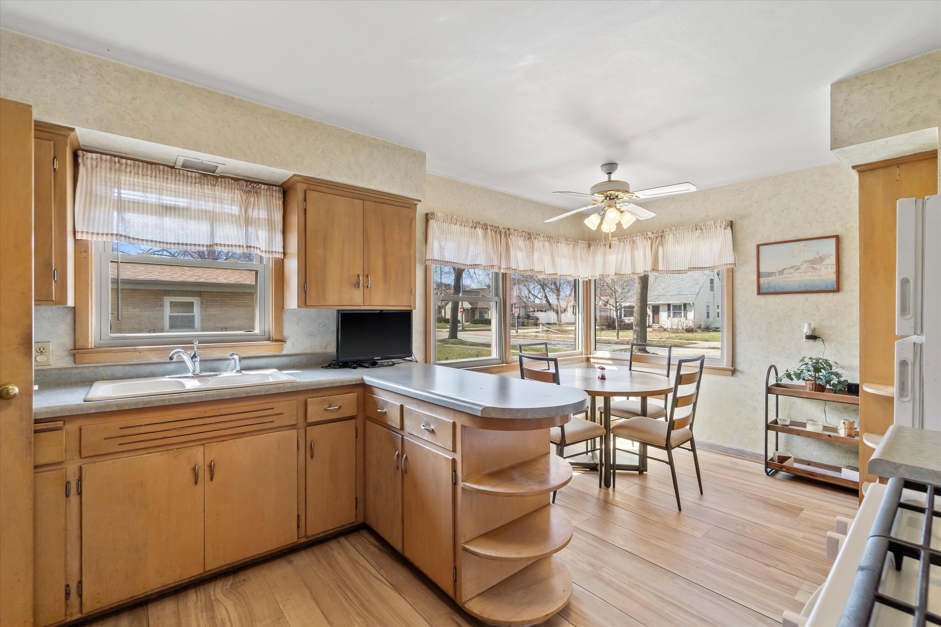 3810 North 86th Street Milwaukee, WI 53222 - Photo 4 of 22 19-DSC06858