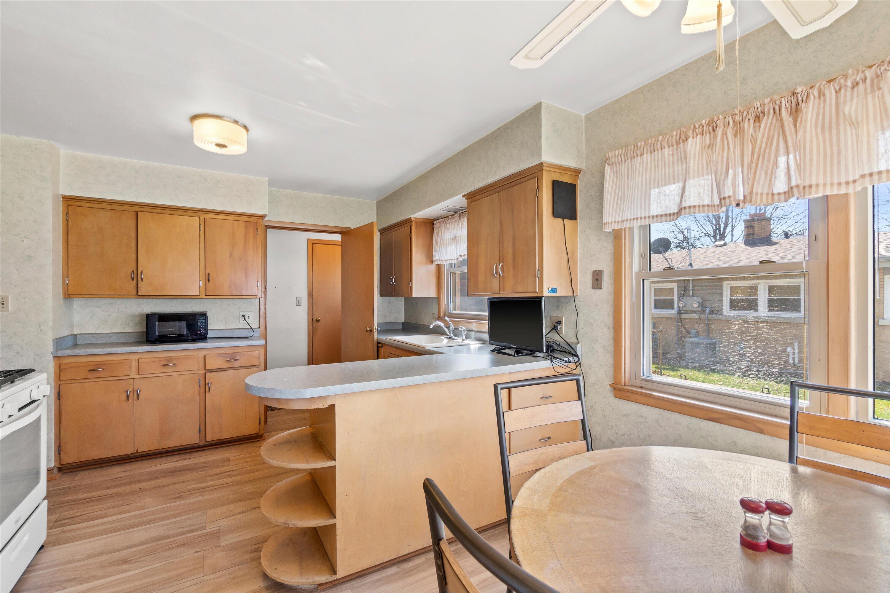 3810 North 86th Street Milwaukee, WI 53222 - Photo 6 of 22 23-DSC06882