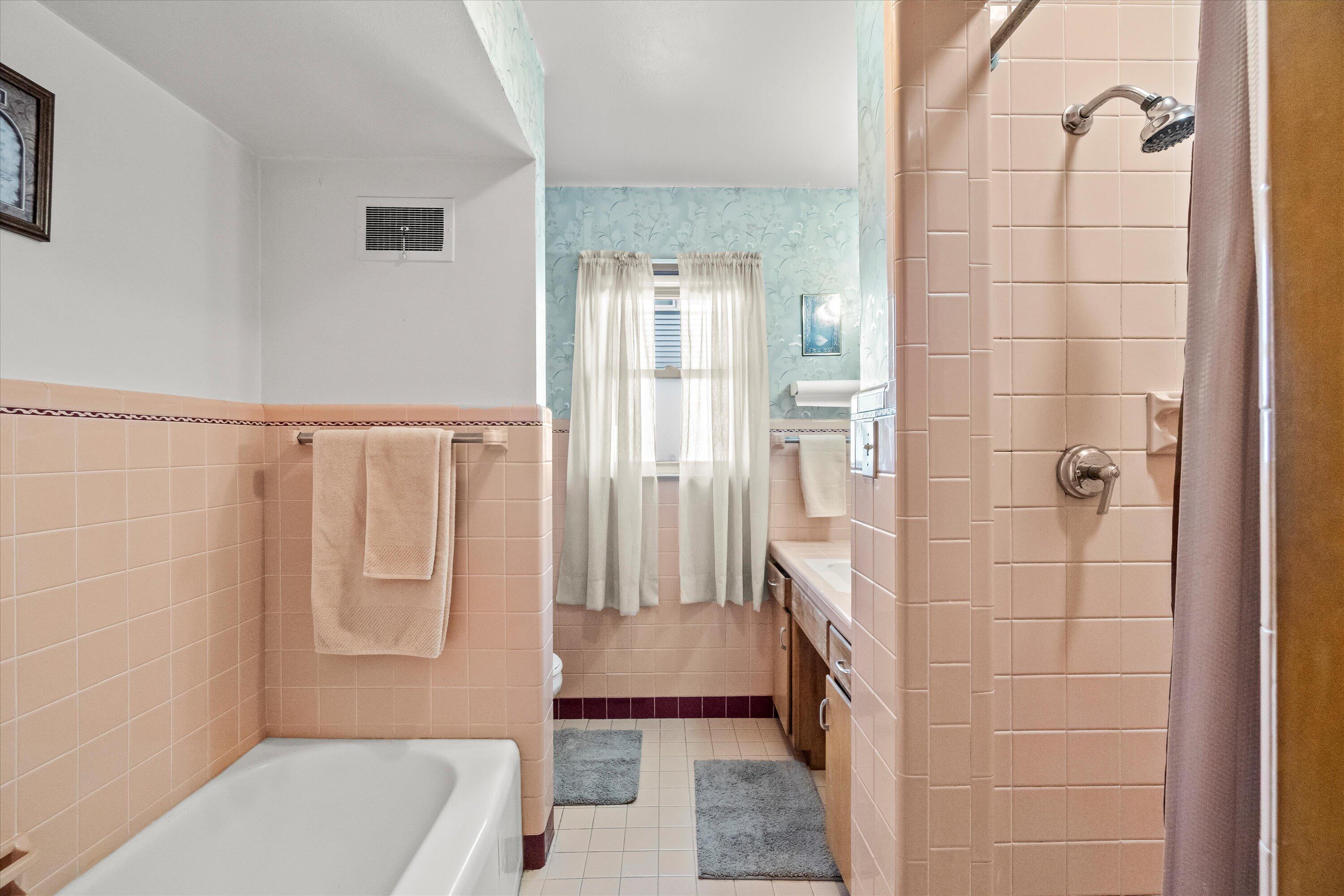 3810 North 86th Street Milwaukee, WI 53222 - Photo 10 of 22 07-DSC06787