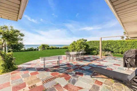 $2,799,000 | 2100 Sound Drive, Greenport, NY 11944