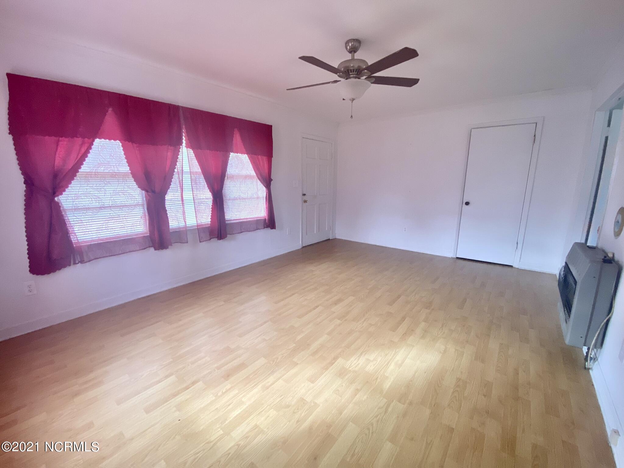1433 McCaskey Road Williamston, NC 27892 - Photo 5 of 26 IMG_0926