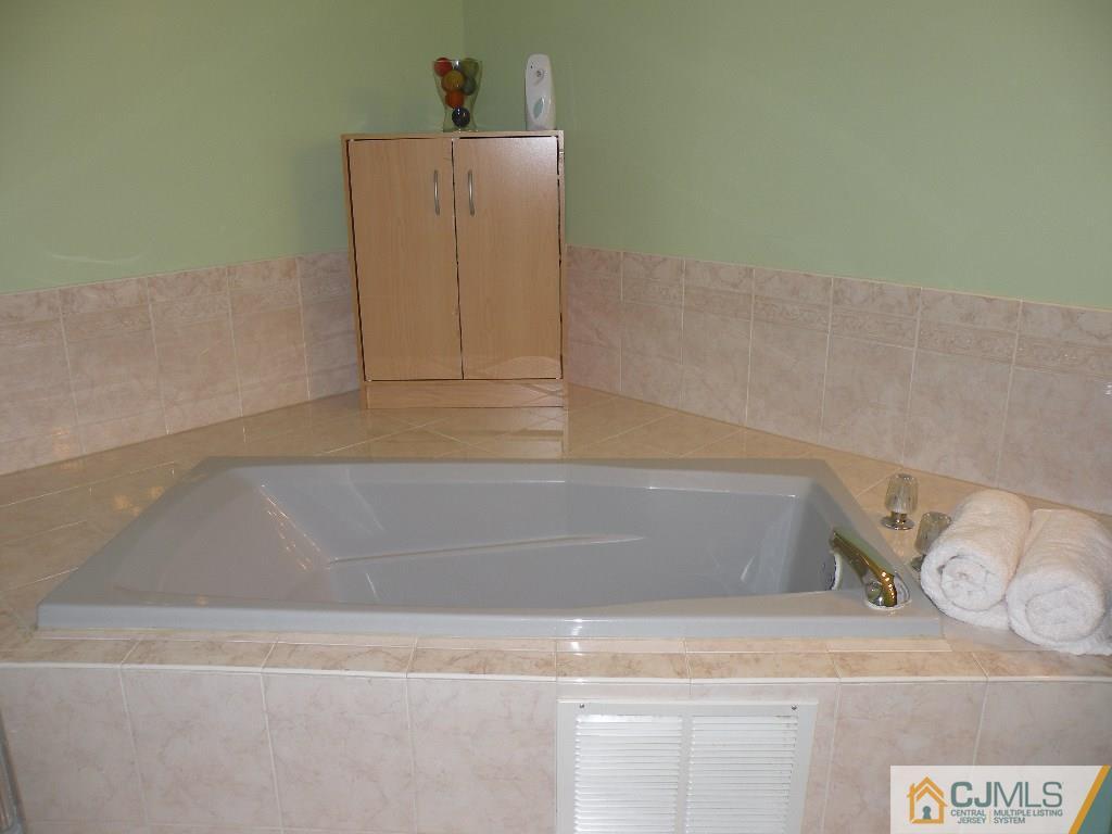 283 Nebula Road Piscataway, NJ 08854 - Photo 14 of 25 Gallery Image 14