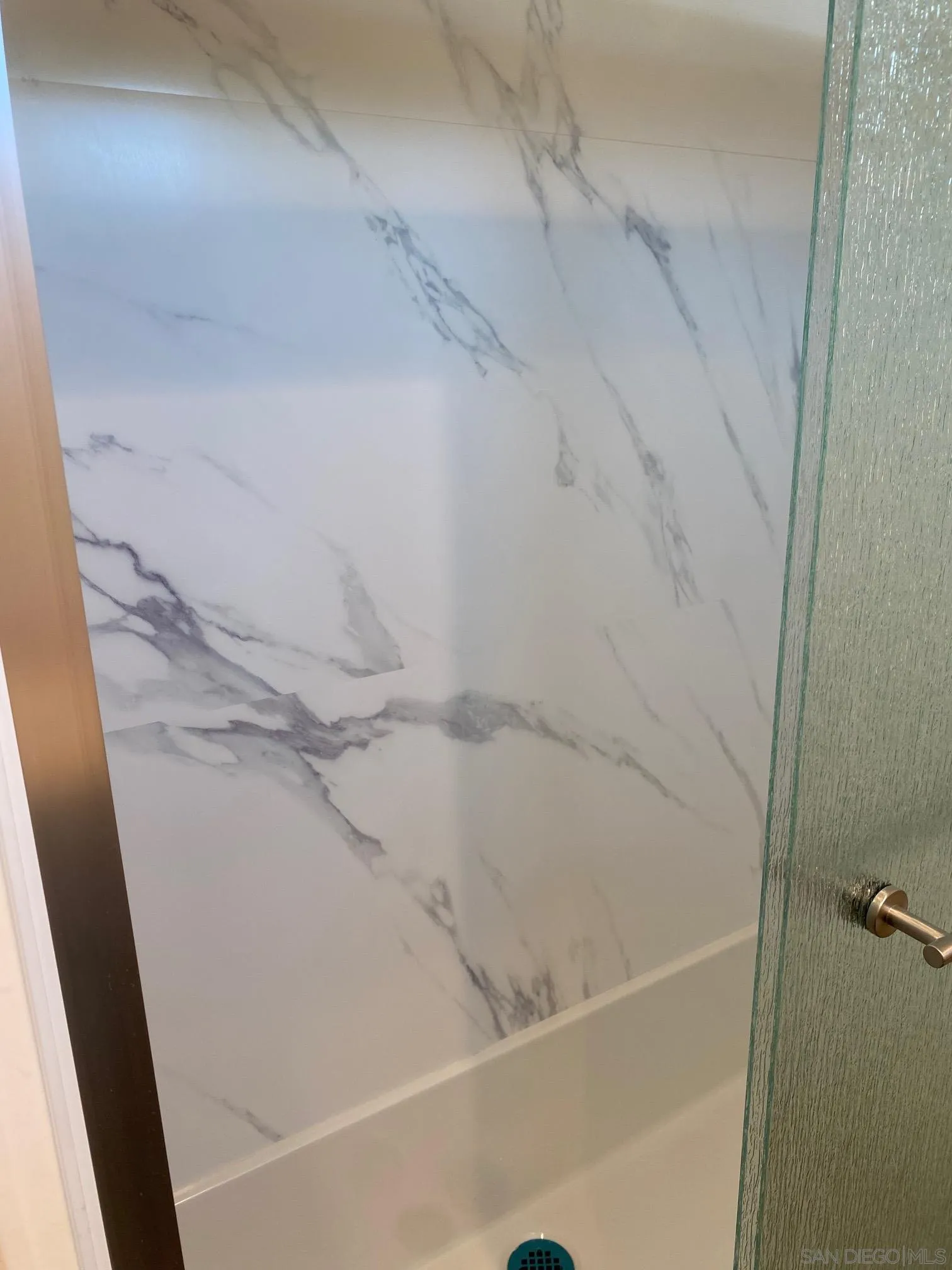 6480 Katherine Road, Unit 88 Simi Valley, CA 93063 - Photo 14 of 15 a bathroom with a bathtub
