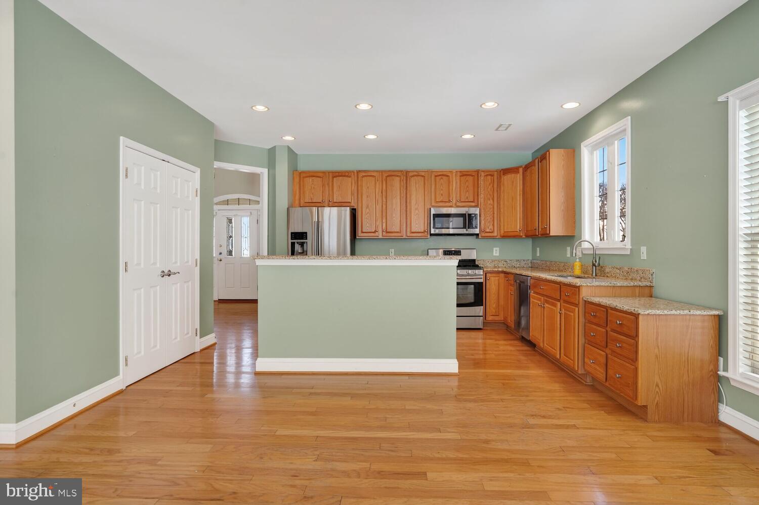 6767 Derby Run Way Gainesville, VA 20155 - Photo 21 of 37 a kitchen with stainless steel appliances granite countertop a refrigerator a stove top oven and a sink
