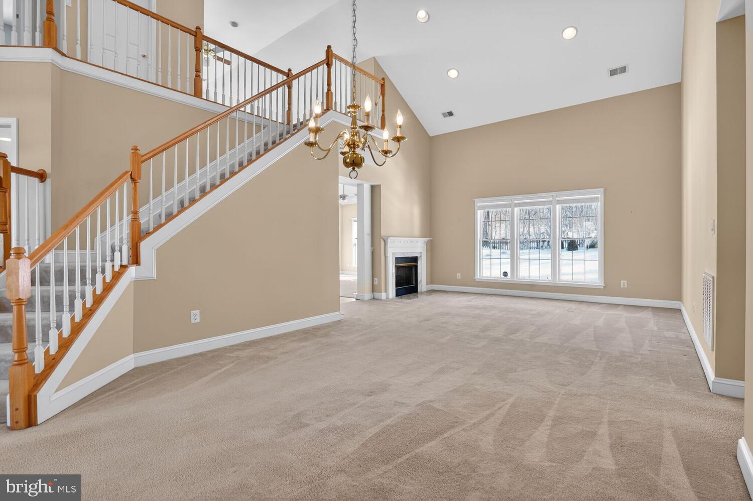 6767 Derby Run Way Gainesville, VA 20155 - Photo 9 of 37 a view of an empty room with a window