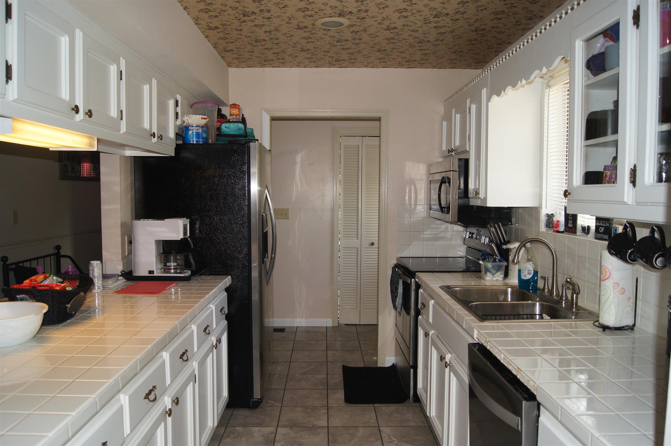83 Pumpkin Ridge Road Dover, TN 37058 - Photo 8 of 27 Lots of cabinets and counter space
